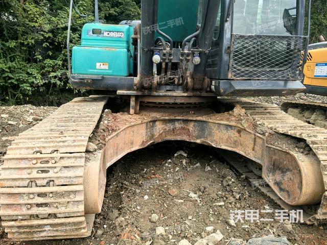 转盘和下车架正前（工作和回转装置）