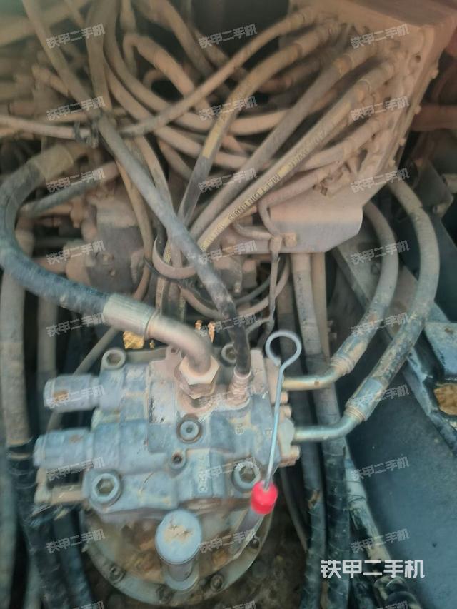 回转马达和主控阀（整机外观）