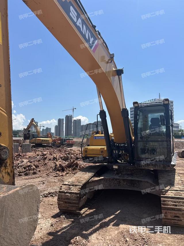 大臂整体 右侧（工作和回转装置）