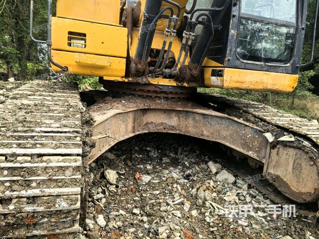 转盘和下车架正前（工作和回转装置）