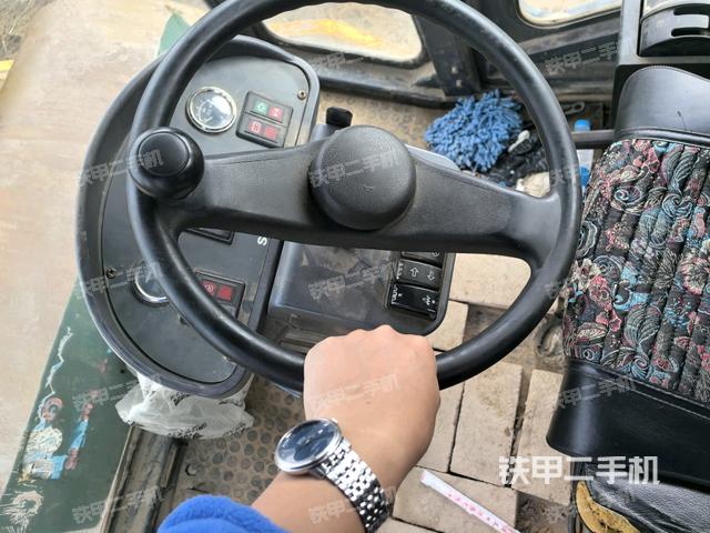 操作把手（压路机驾驶室）