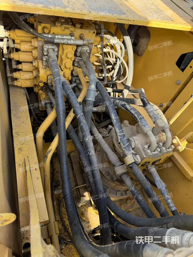 回轉馬達和主控閥（整機外觀）