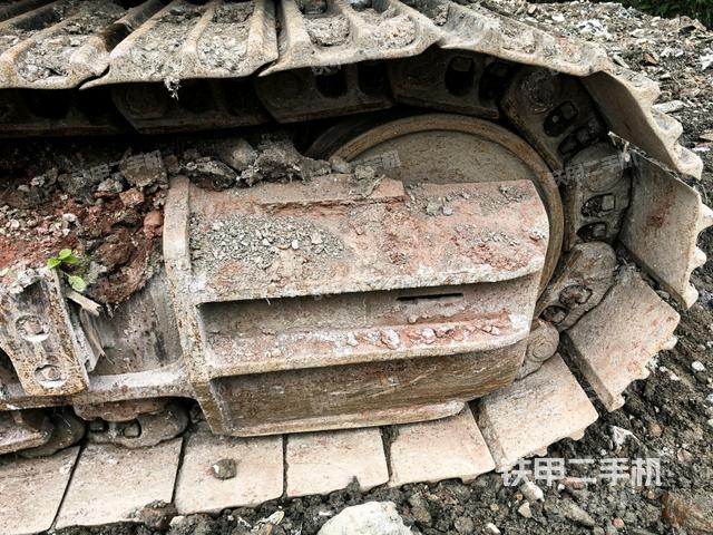 右驱动轮（行走机构）