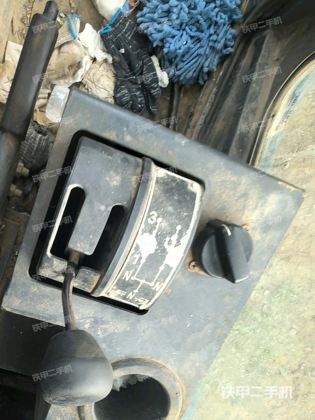 仪表盘全景（压路机驾驶室）