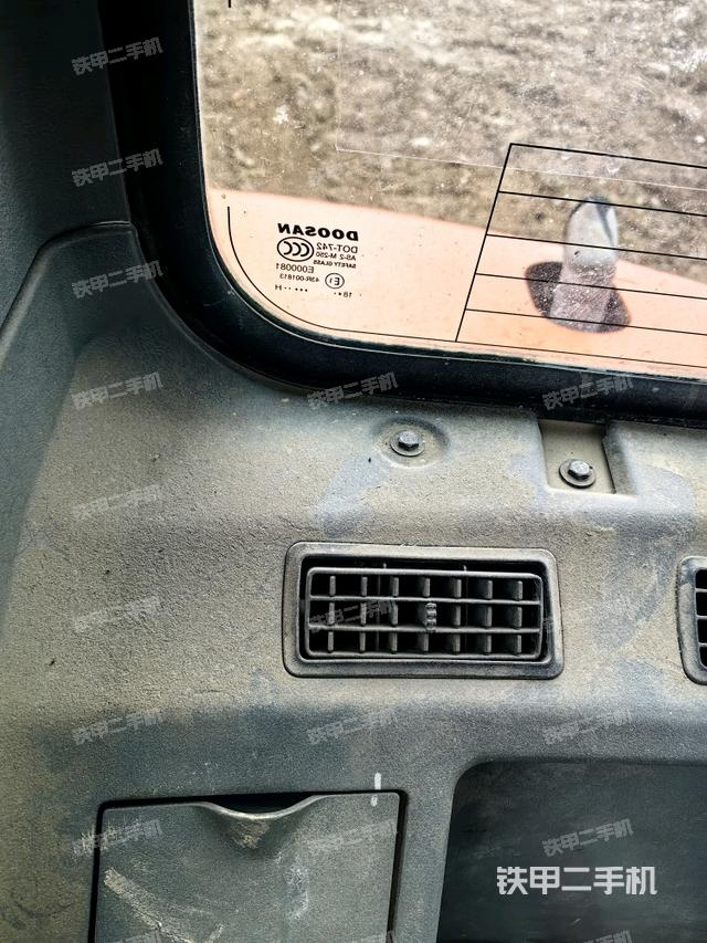 后窗玻璃角标（驾驶室部分）