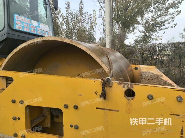 前车架正左侧（压路机前后车架）