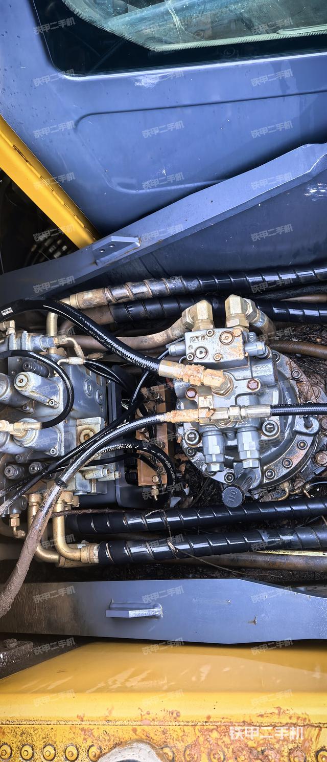 回转马达和主控阀（整机外观）