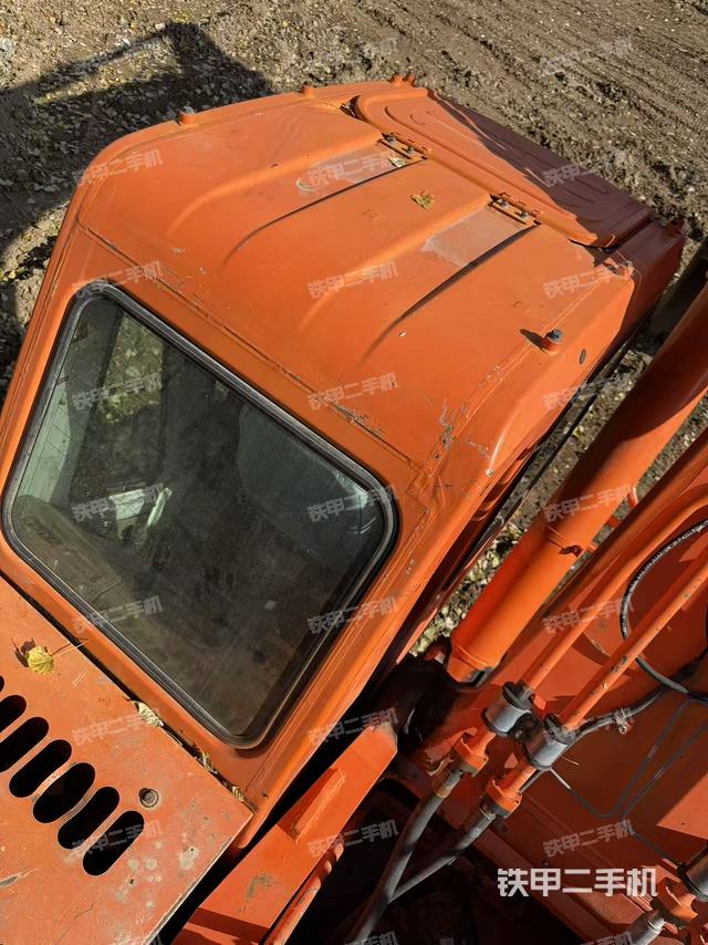 駕駛室頂部（整機外觀）