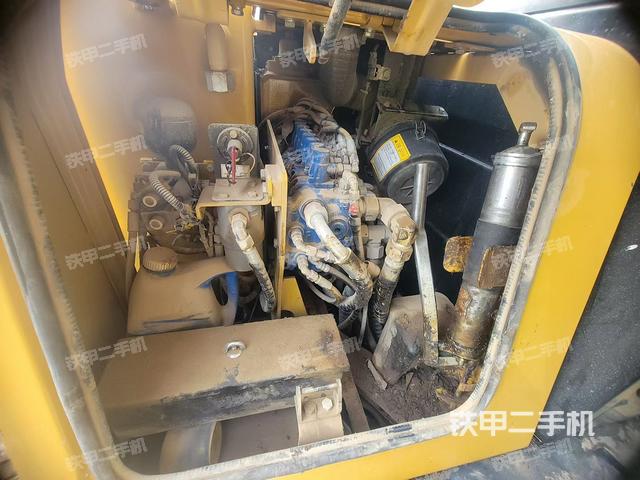 回转马达和主控阀（整机外观）