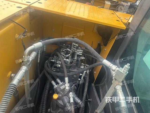 回轉(zhuǎn)馬達和主控閥（整機外觀）