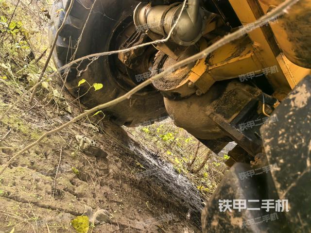 正后侧（压路机前后车架）