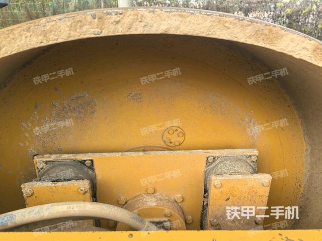 前轮右侧减震块连接及部件（压路机前后车架）