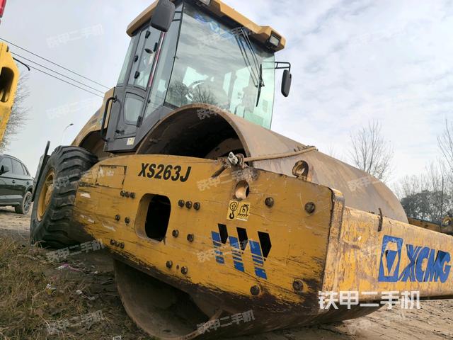 右前45°（压路机整机外观）