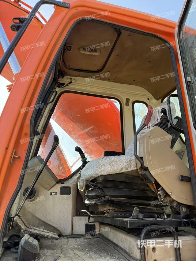 駕駛室整體（整機外觀）