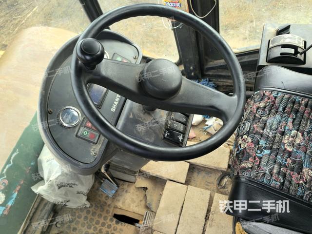 后玻璃角标（压路机驾驶室）