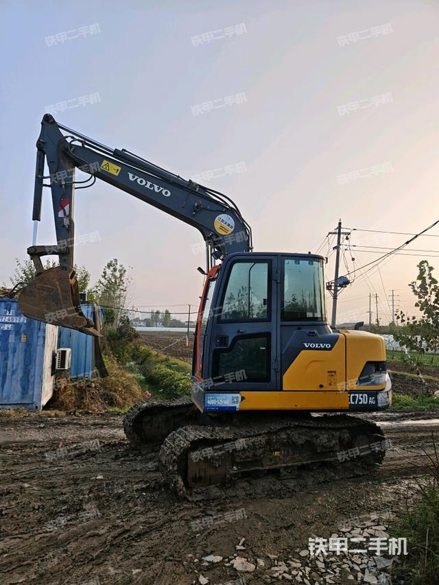 沃尔沃EC75DAG挖掘机
