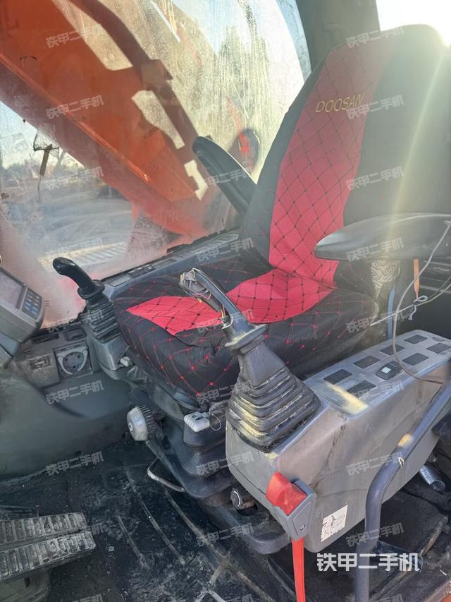 駕駛室整體（整機(jī)外觀）