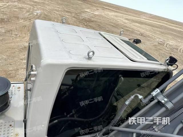 駕駛室頂部（整機外觀）