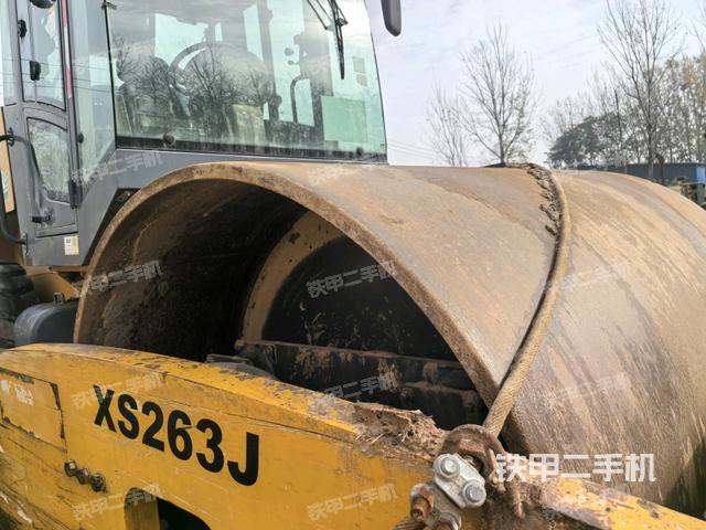 后轮左侧全景（压路机前后车架）