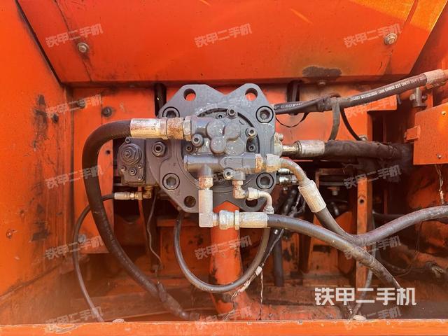 液壓泵艙室正面整體（整機(jī)外觀）