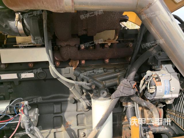 发动机舱全景（压路机发动机舱）