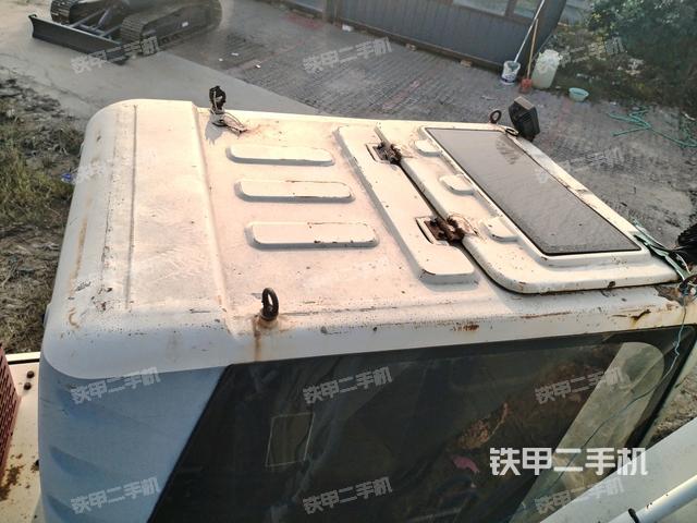 驾驶室顶部（整机外观）