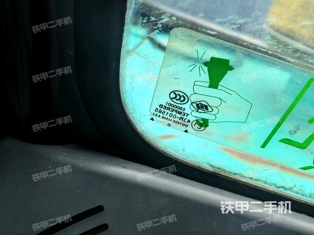 后窗玻璃角标（驾驶室部分）