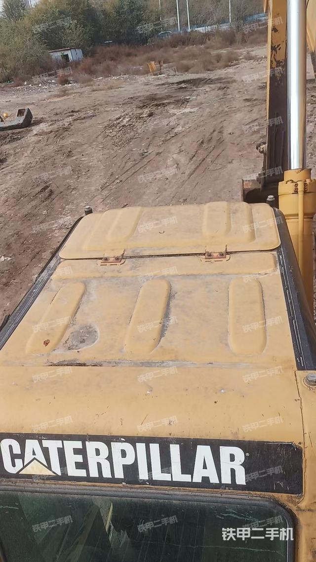 驾驶室顶部（整机外观）