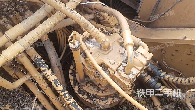 回转马达和主控阀（整机外观）