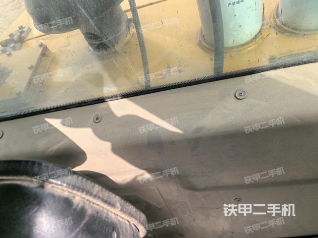 驾驶室侧向上照全景（压路机驾驶室）