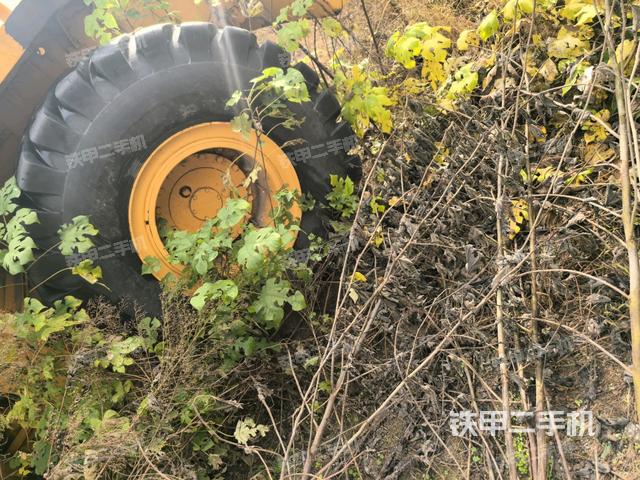 后轮右侧全景（压路机前后车架）