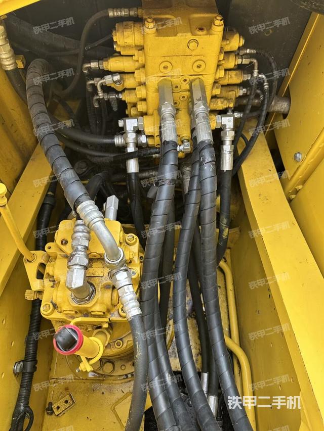 回轉(zhuǎn)馬達和主控閥（整機外觀）