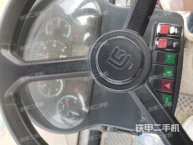 驾驶室操作台（设备外观及核心部件）