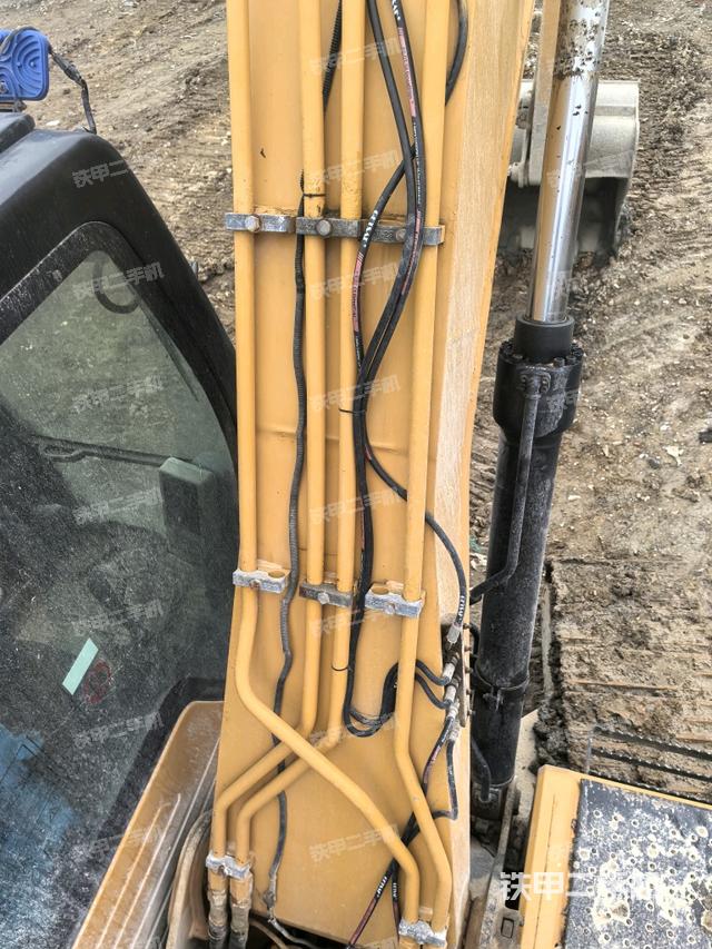 大臂背部俯视（工作和回转装置）