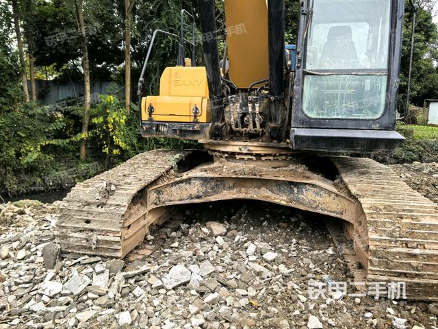 转盘和下车架正前（工作和回转装置）