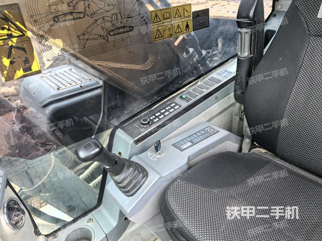 后窗玻璃角标（驾驶室部分）