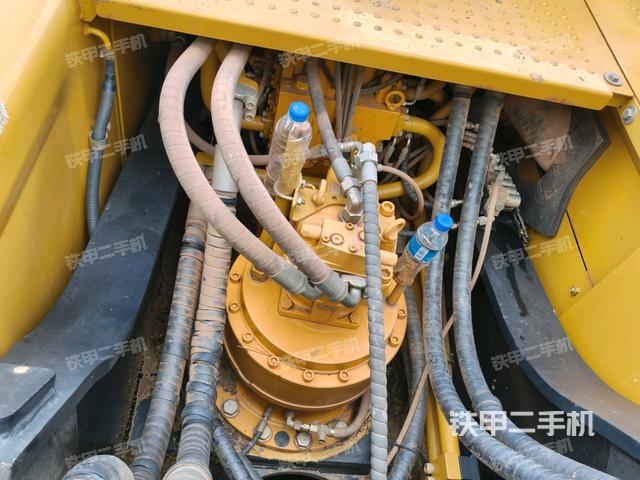 回转马达和主控阀（整机外观）