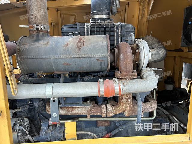 发动机右侧（整机外观及大件）