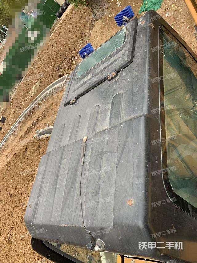 驾驶室顶部（整机外观）