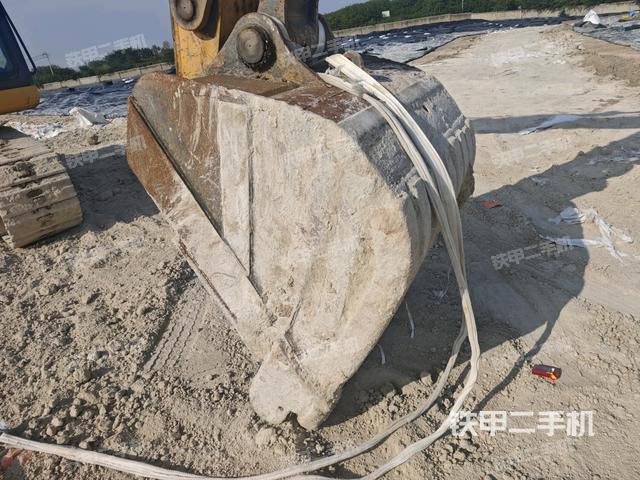 铲斗右后整体（工作和回转装置）