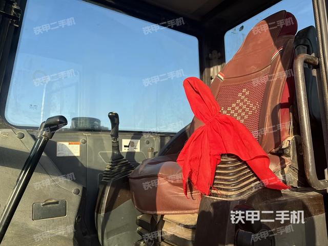 驾驶室顶部（整机外观）