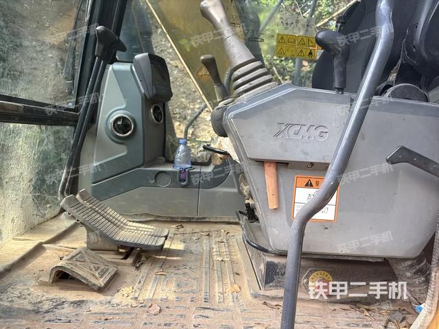 座椅左侧控制台/音响/含左手柄（驾驶室部分）