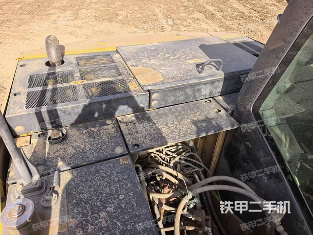 驾驶室顶部（整机外观）