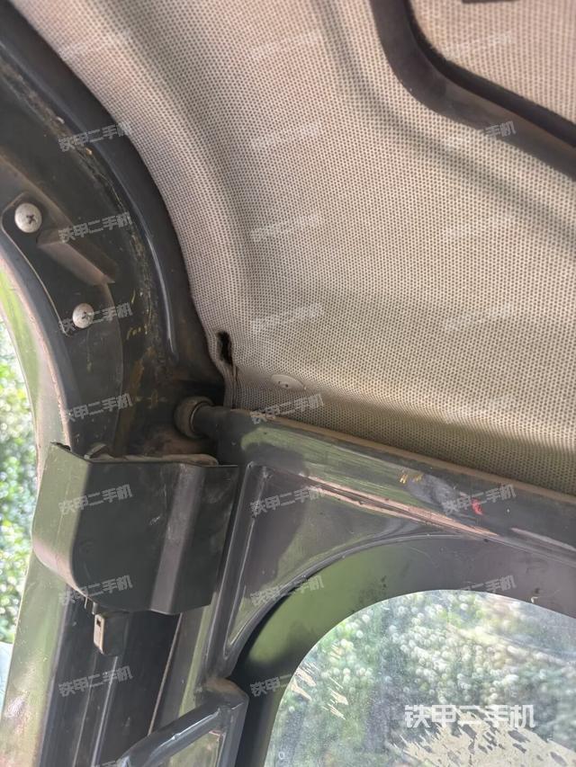 后窗玻璃角标（驾驶室部分）