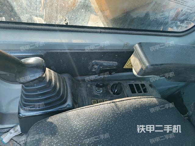 座椅右侧控制台/钥匙门/油门/含右手柄（驾驶室部分）