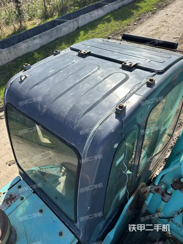 驾驶室顶部（整机外观）