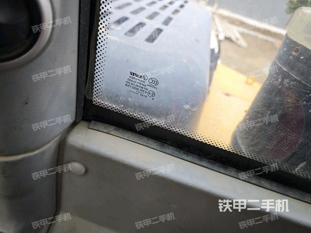 后窗玻璃角标（驾驶室部分）