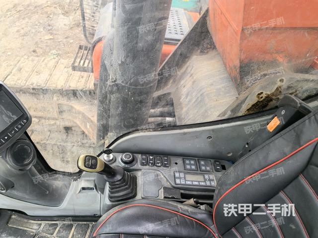 座椅右侧控制台/钥匙门/油门/含右手柄（驾驶室部分）