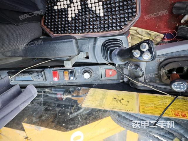 座椅左侧控制台/音响/含左手柄（驾驶室部分）