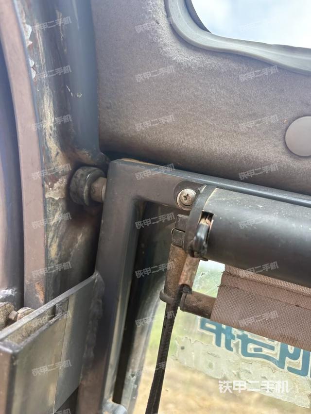 座椅右侧控制台/钥匙门/油门/含右手柄（驾驶室部分）